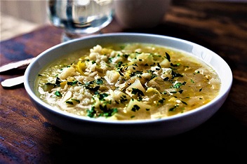 طرز تهیه شوربای شلغم؛ یک سوپ گرم و مقوی