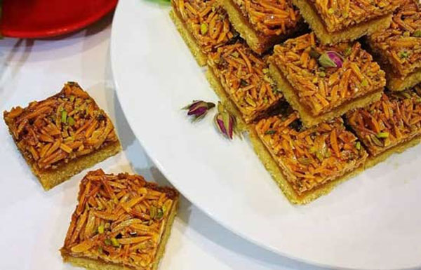 طرز تهیه شیرینی ملکه بادام