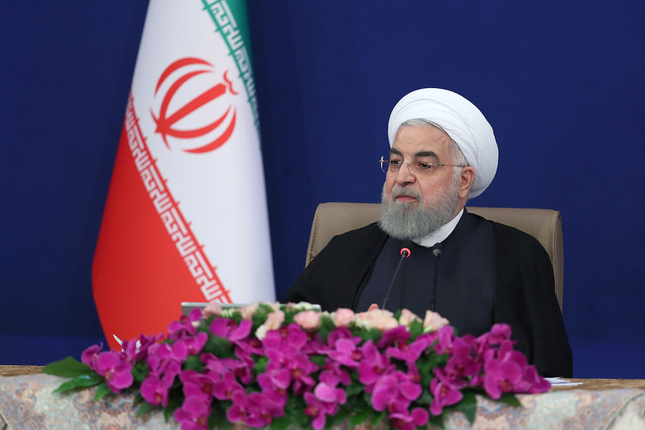 روحانی: در حال عبور از پیک کرونا هستیم