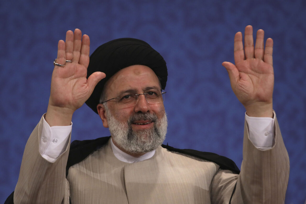 ابراهیم رئیسی در مشهد: هیچ‌کس حق ندارد به کرامت مردم کوچکترین خدشه‌ای وارد کند