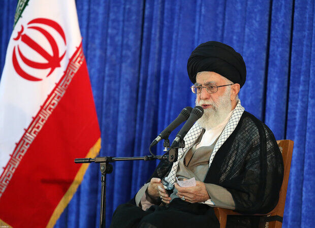 رهبر انقلاب: امام بزرگوار روح جمهوری اسلامی است