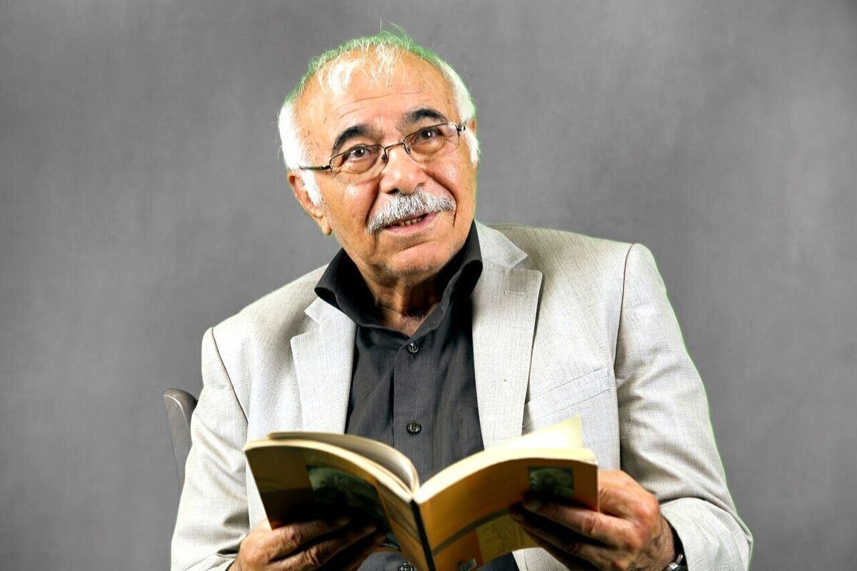 پیکر محمدعلی بهمنی، شاعر غزل‌سرا در بندرعباس تشییع شد