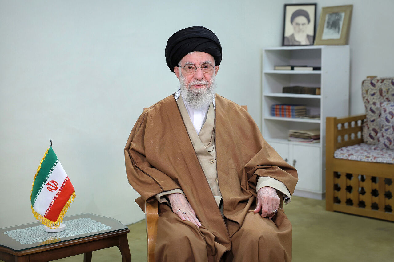 سال ۱۴۰۴، سال «سرمایه گذاری برای تولید» / آرزوی خیر و صلاح و پیروزی برای امت اسلامی