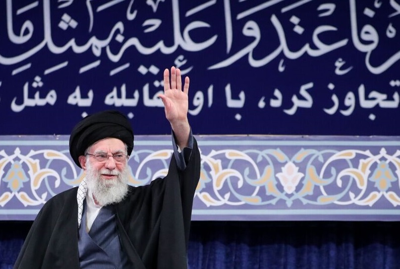 رهبر انقلاب: خطرناک‌تر از ناو، سلاحی است که می‌تواند این ناو را به قعر دریا فرو ببرد